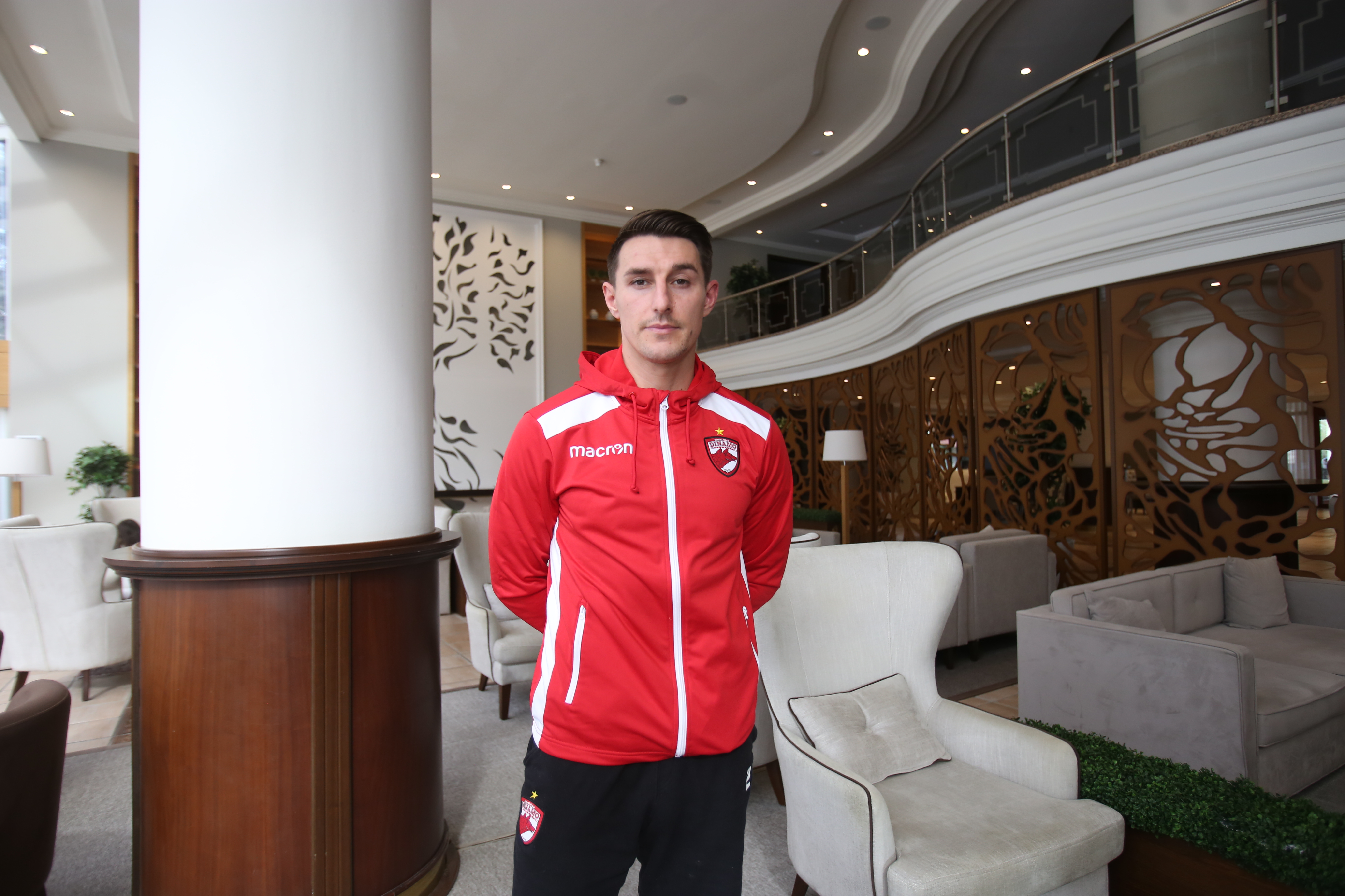 Interviu exclusiv cu englezul Jordan Mustoe, noul fundaș dreapta de la Dinamo: "Dacă nu ar fi fost fotbalul, eram rugbist! Sau poate lucram în construcții sau eram electrician"