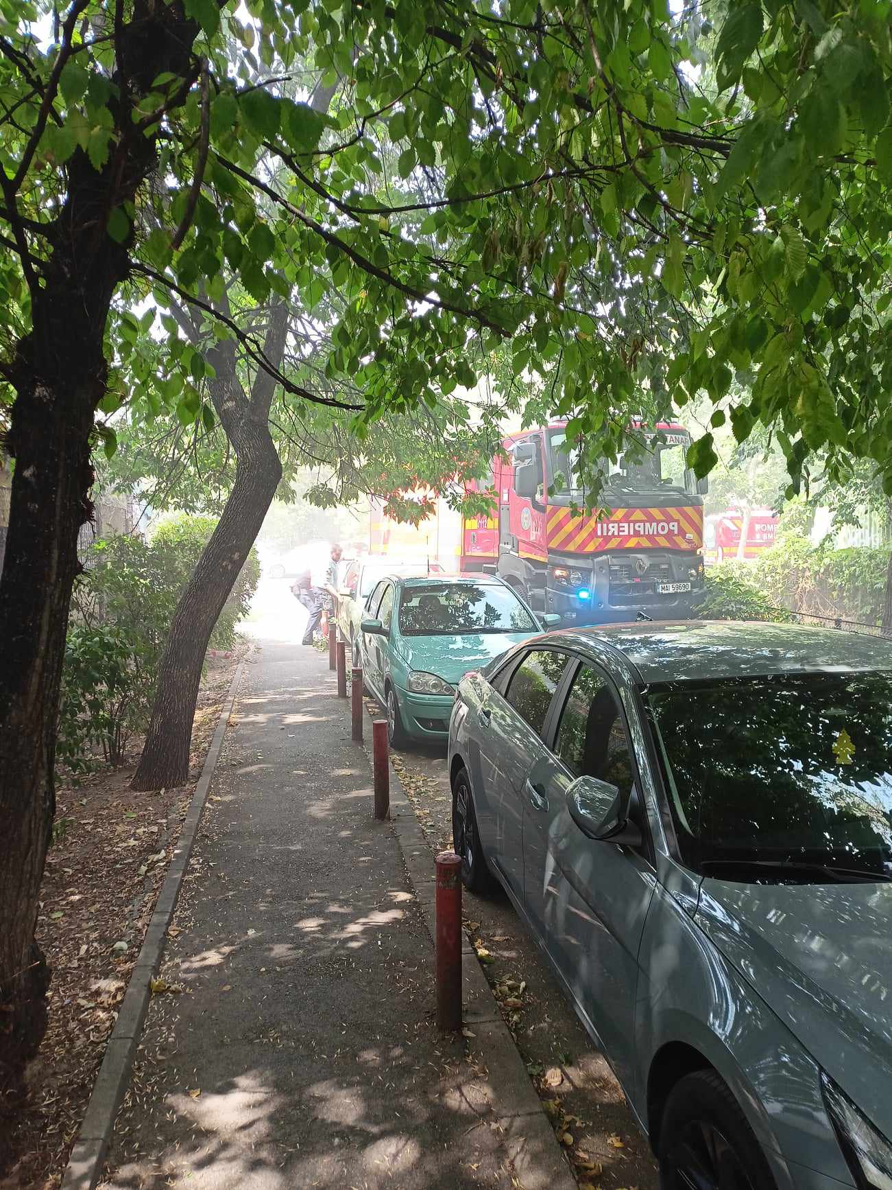Incendiu în București. Trei case din zona Piața Muncii au fost cuprinse de flăcări