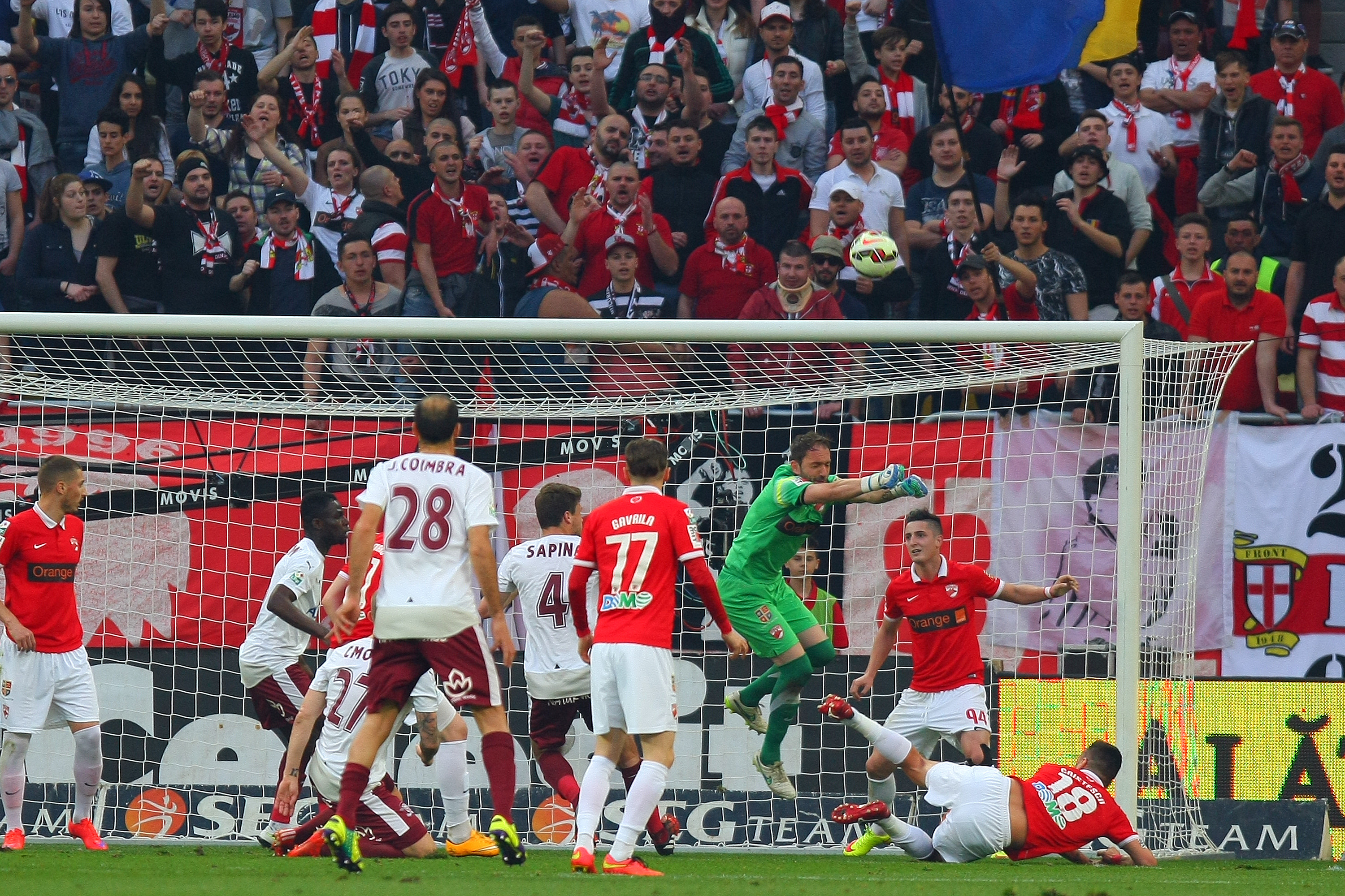 DINAMO - RAPID 2-0. Giuleştenii calcă tot mai apăsat pe drumul spre matineu / VIDEO&GALERIE FOTO