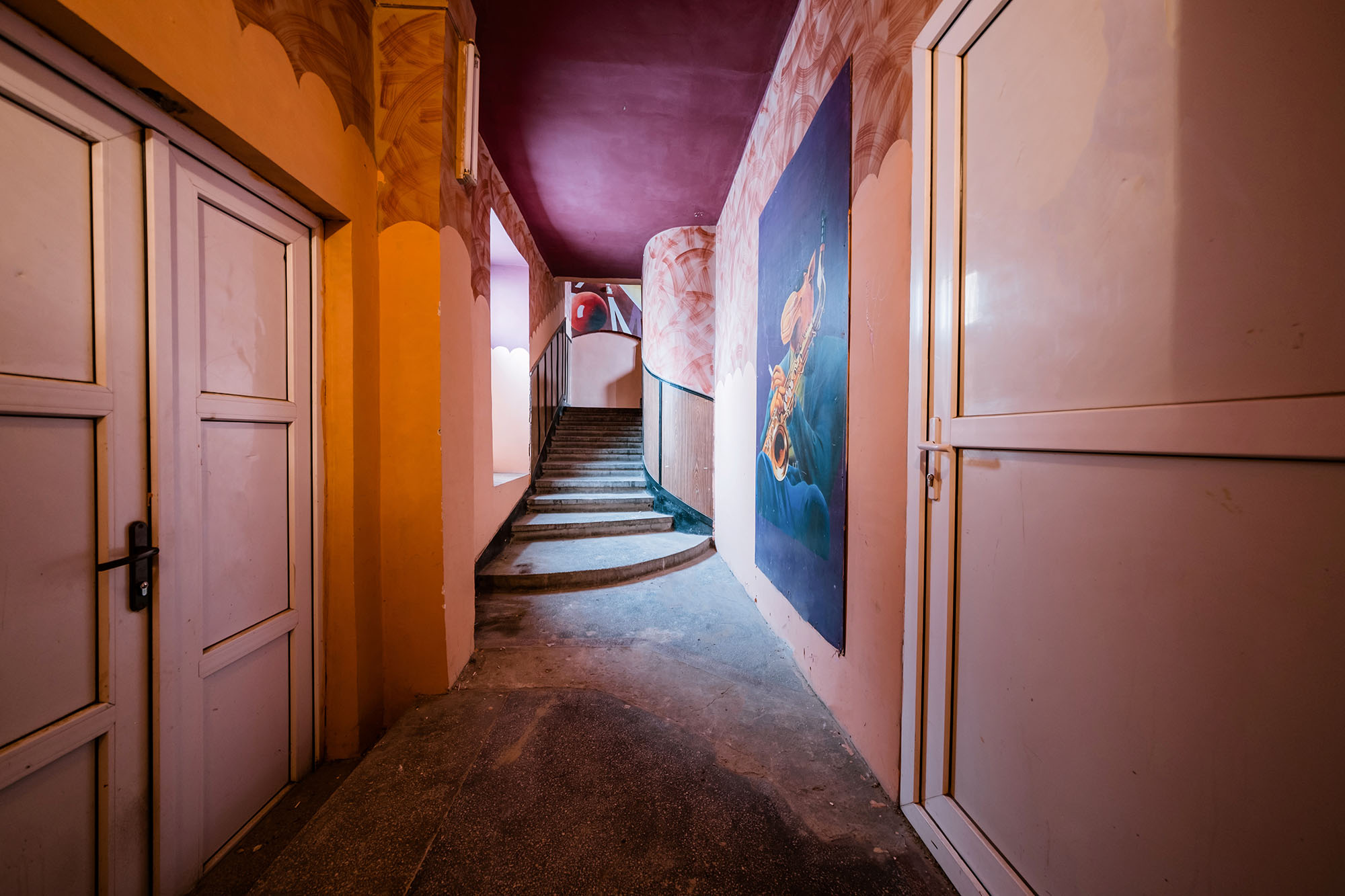 Palatul Elszeszer din Mureș, construit în urmă cu 160 de ani, este scos la vânzare. Care e prețul