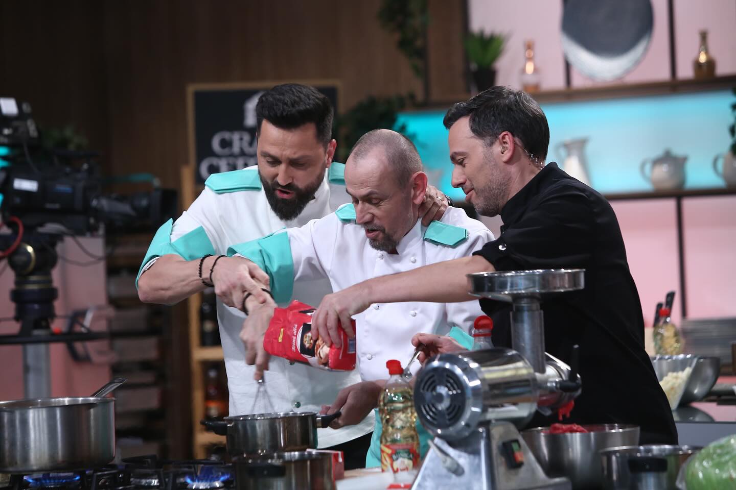 Ștefan Popescu, de la pompier la chef de succes și jurat la „Chefi la cuțite”: „Am fost copilul cu cheia de gât, în picioarele goale”