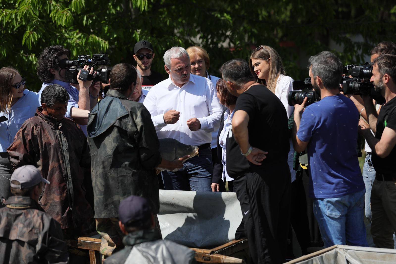 FOTO | Dragnea continuă promisiunile electorale: "A venit timpul să relansăm și piscicultura, oameni buni!"