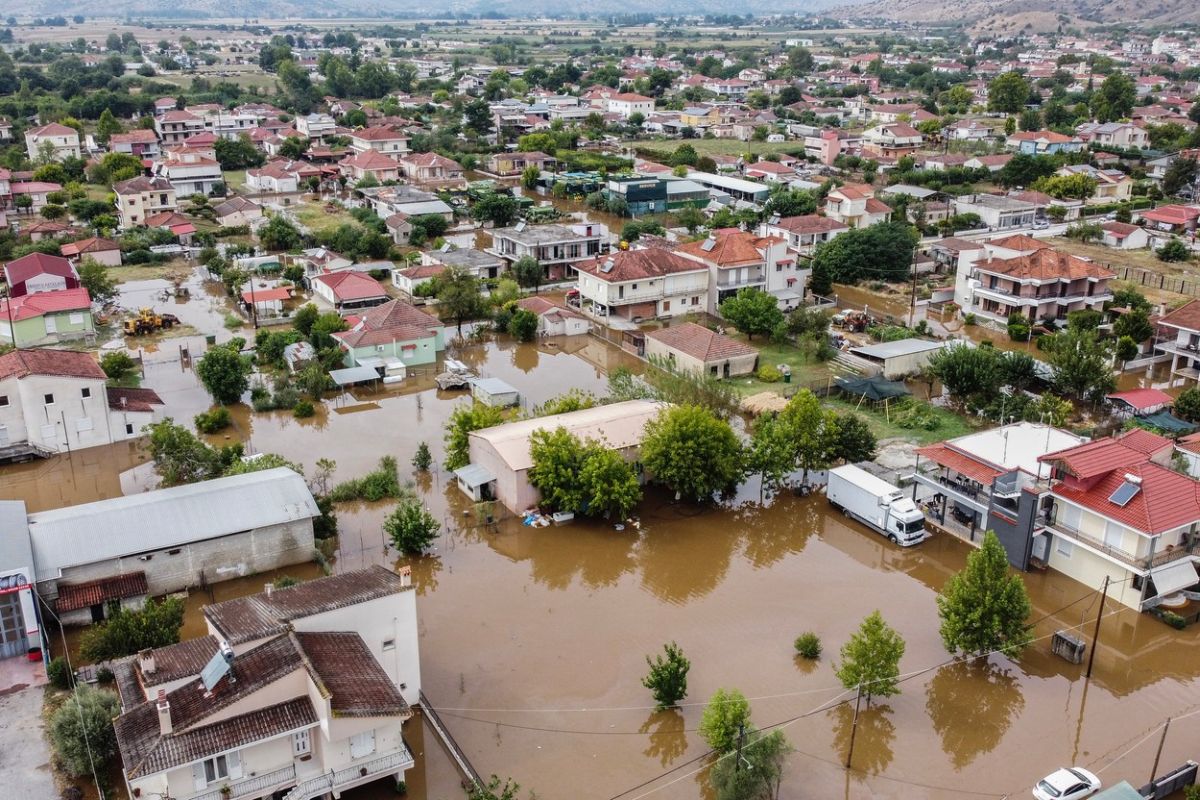 Sate întregi din centrul Greciei, acoperite de ape în urma furtunii Daniel. „Suntem blocați în 2 sau 3 metri de apă”