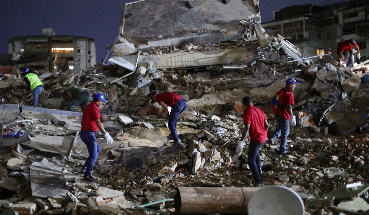 „Suntem aici!” Strigăte disperate de ajutor după cutremurele devastatoare de 7,2 și 7,5 grade din Venezuela: primele imagini cu dezastrul