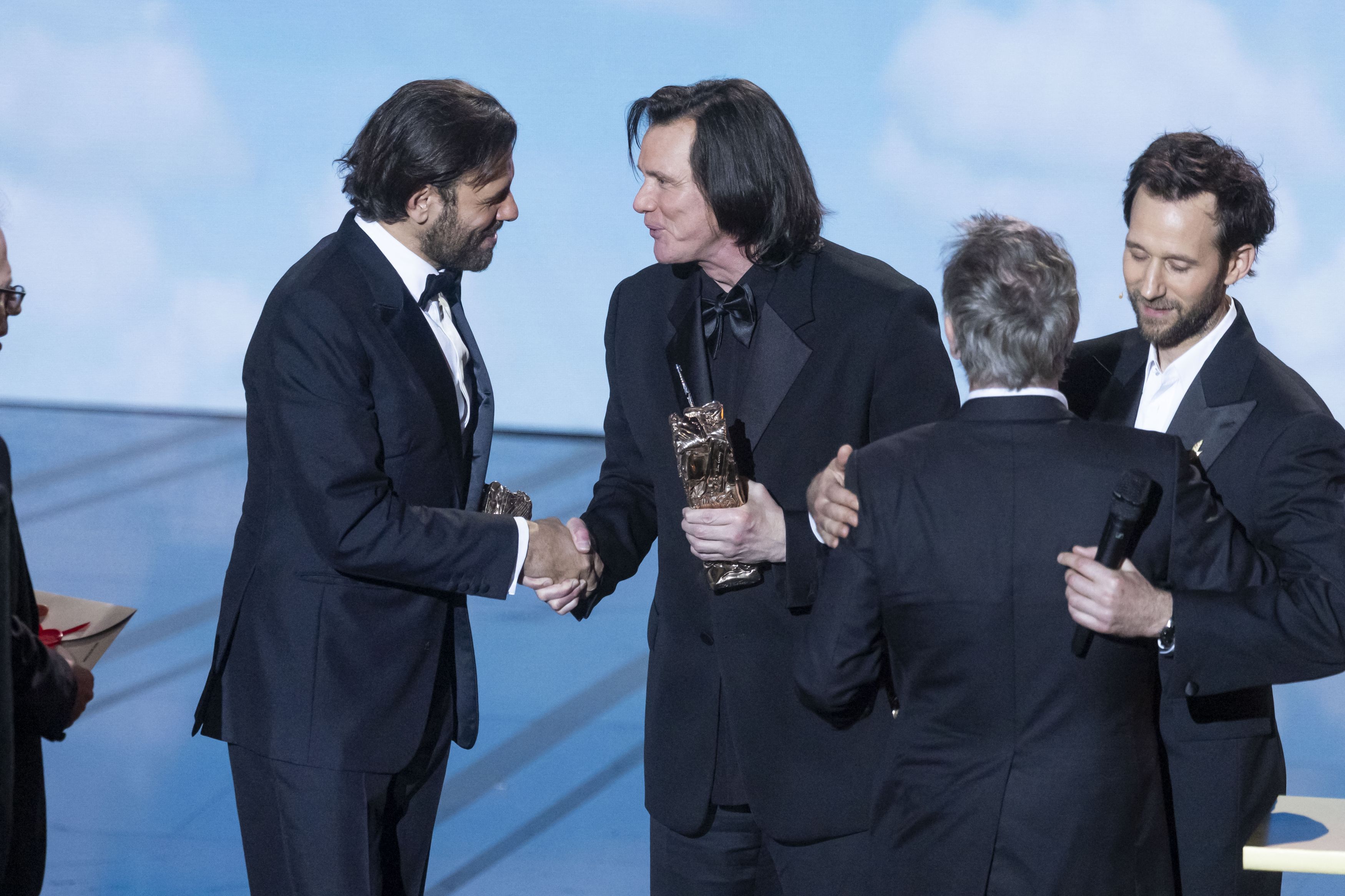 Jim Carrey, de nerecunoscut în Franța: „Toți spun că e clonă! I-au făcut ceva sau nu e el”. Apariție rară alături de iubită