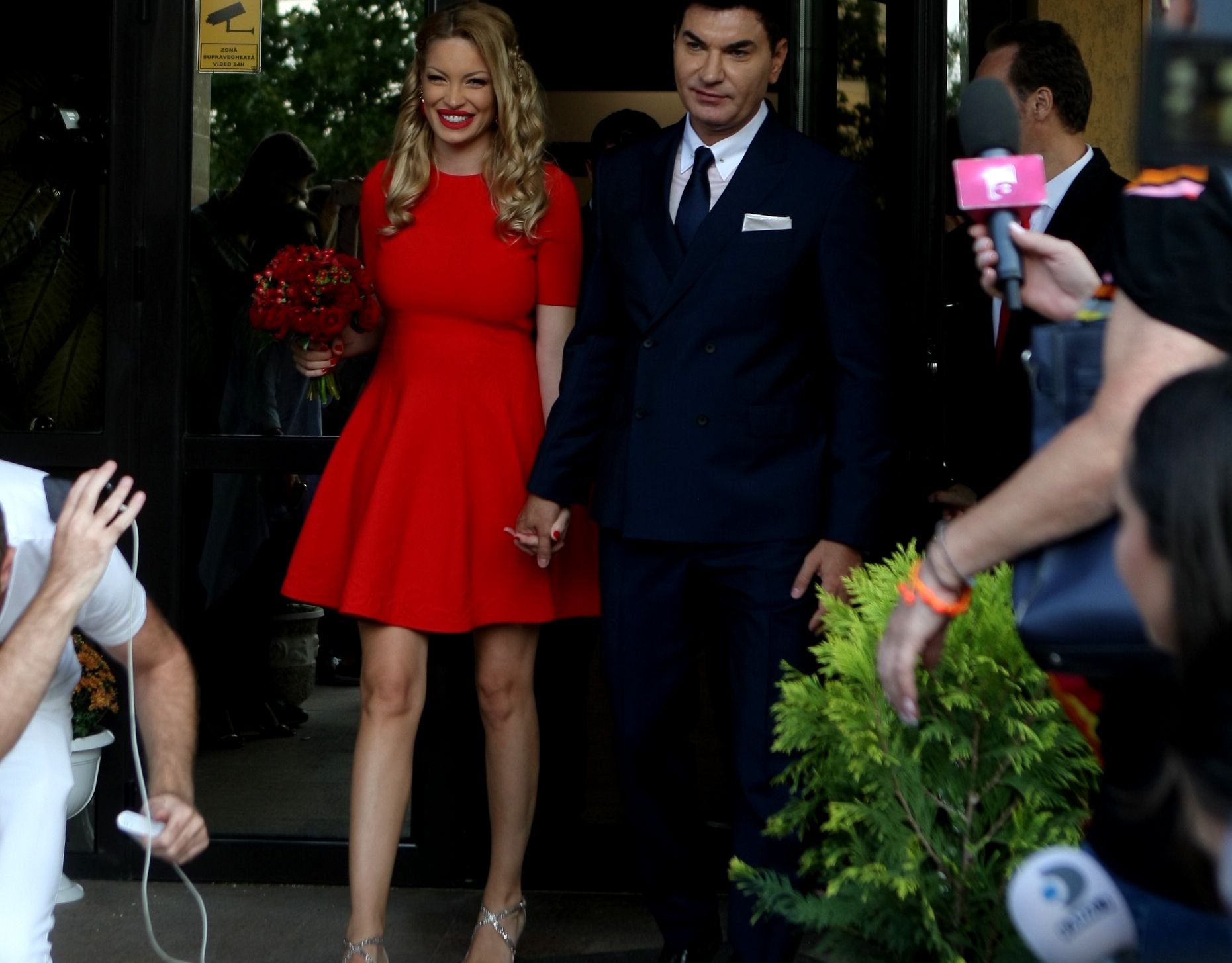 CORESPONDENȚĂ DIN BUDAPESTA/ Livrare specială pentru Valentina Pelinel la restaurant | FOTO