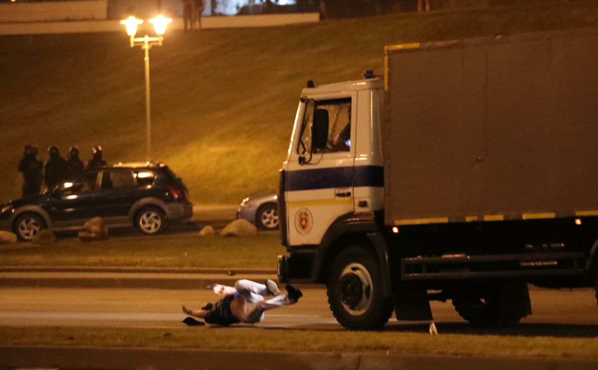 Imagini dramatice | Cea mai neagră noapte în Belarus: un mort, zeci de răniți, sute de arestări și un conflict care nu s-a încheiat