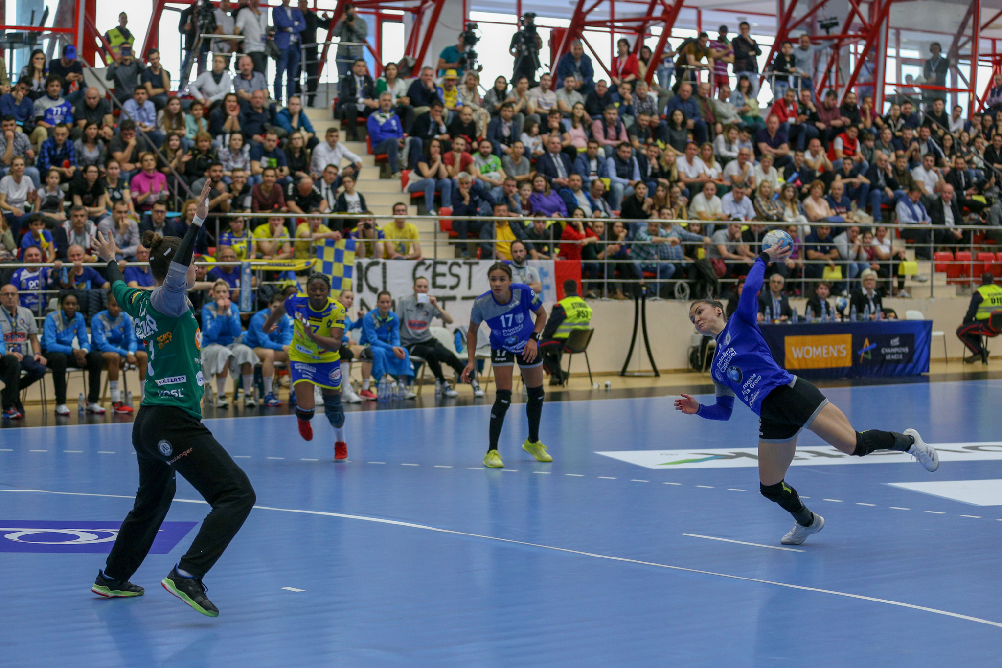 FOTO | CSM București a ratat calificarea în Final Four-ul Ligii Campionilor la handbal feminin. Două eșecuri cu Metz