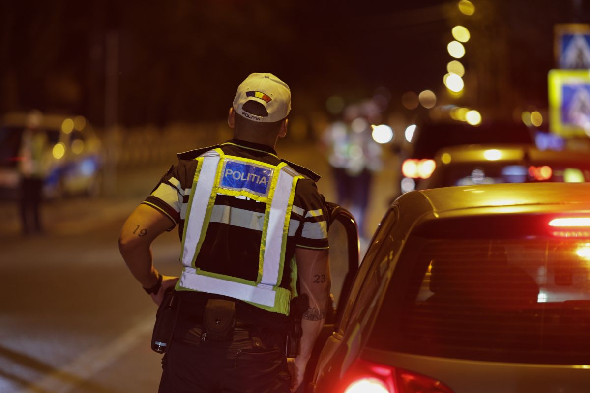 Șoferi băuți și care au consumat substanțe interzise, un autobuz neomologat în trafic și taxi fără autorizație, descoperite la un filtru al Poliției, sâmbătă noapte | VIDEO