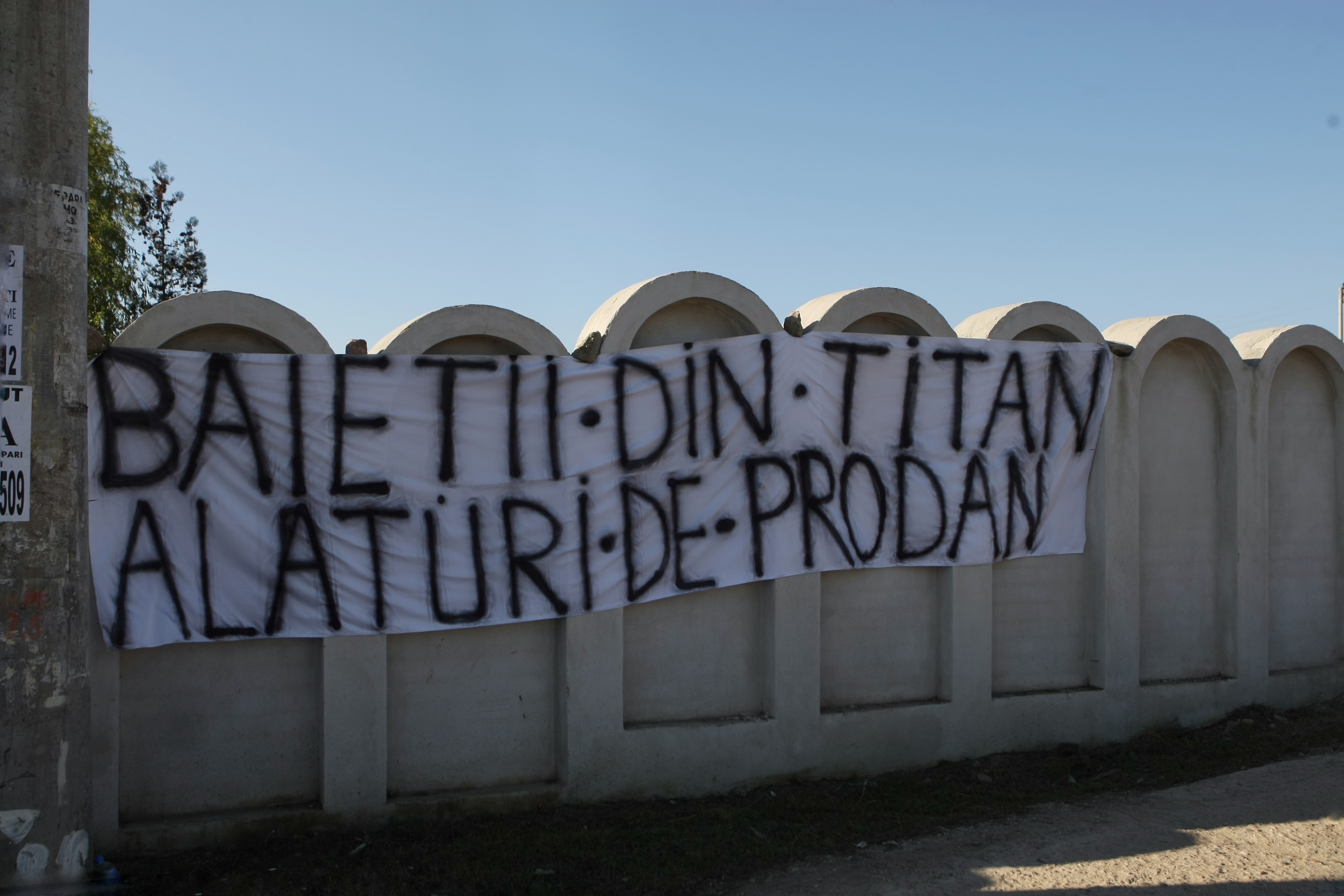 Daniel Prodan a fost înmormântat, azi, la cimitirul Sf. Ilie din Voluntari. Promisiune în lacrimi făcută de Gică Popescu: ”Îți vom îndeplini visul” | GALERIE FOTO