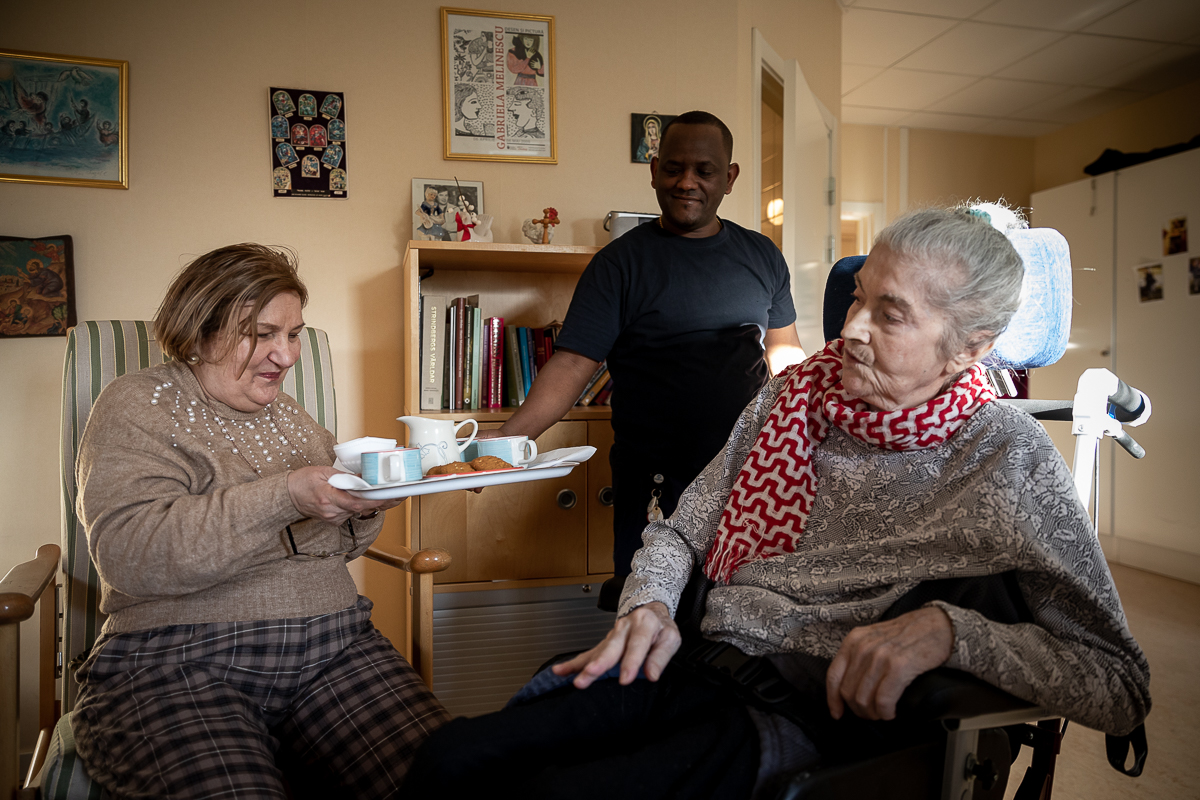 Marea iubire a lui Nichita Stănescu, poeta Gabriela Melinescu, stă într-un azil din Stockholm, izolată în fața COVID-19 și zăvorâtă în propria suferință