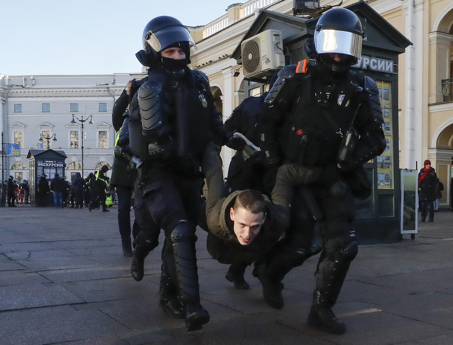 Peste 4.000 de arestări la protestele din Rusia față de invazia lui Putin în Ucraina. „Fără război” au strigat oamenii la Moscova