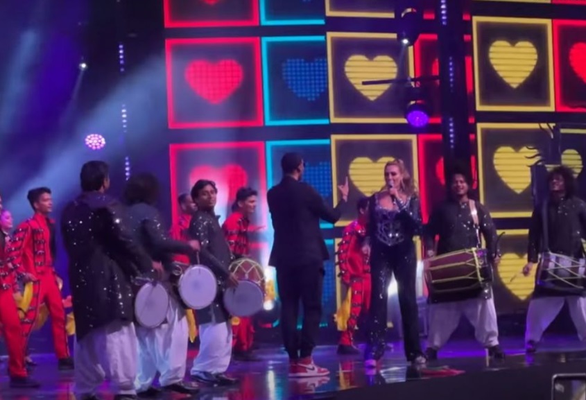 Iulia Vântur, dans în fața lui Salman Khan. Românca a susținut un spectacol la Premiile Academiei Naționale de Film Indian