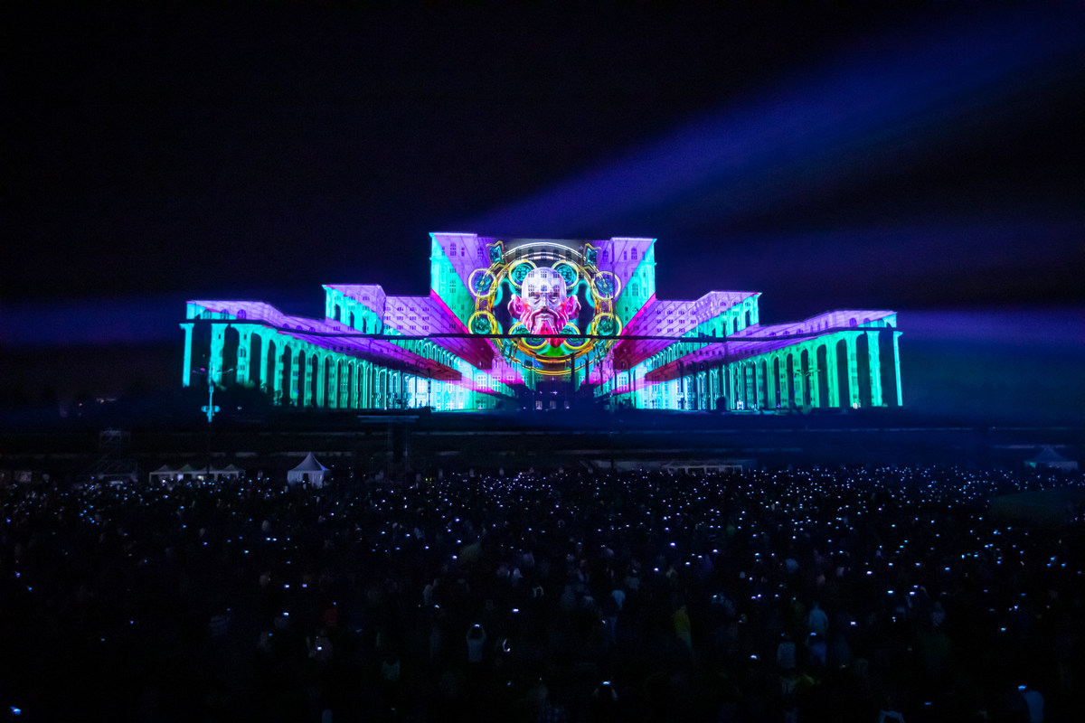 iMapp Bucharest 2021, evenimentul care luminează sâmbătă Palatul Parlamentului. Care e programul
