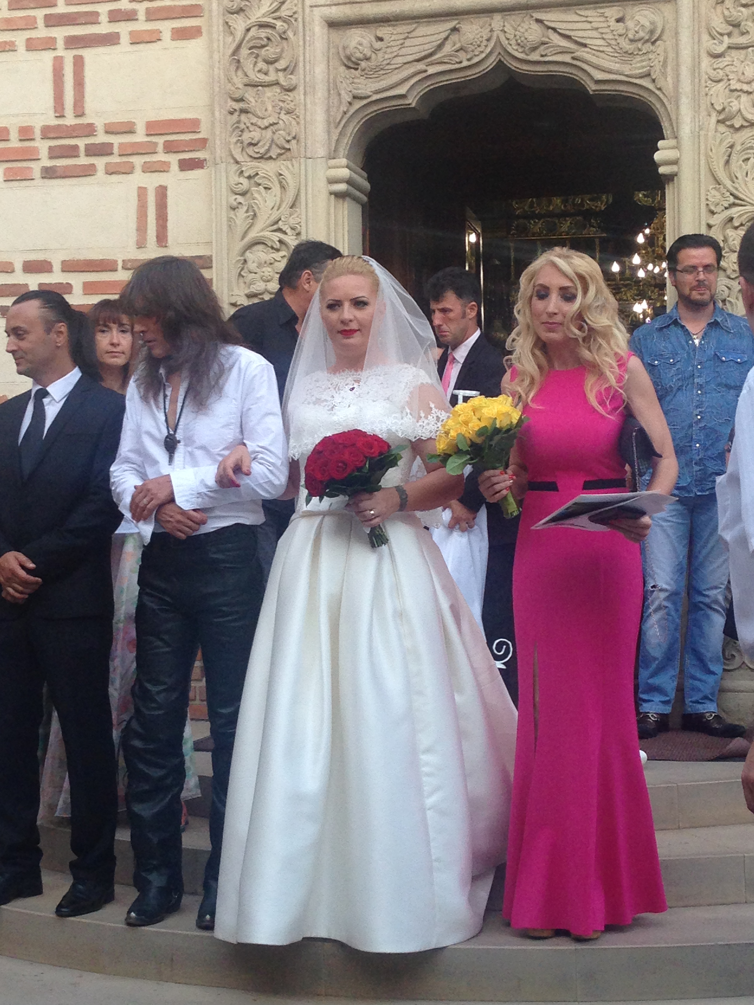 FOTO EXCLUSIV/ Așa nuntă nu a existat! Kempes, cel mai iubit solist rock, la altar în pantaloni de piele