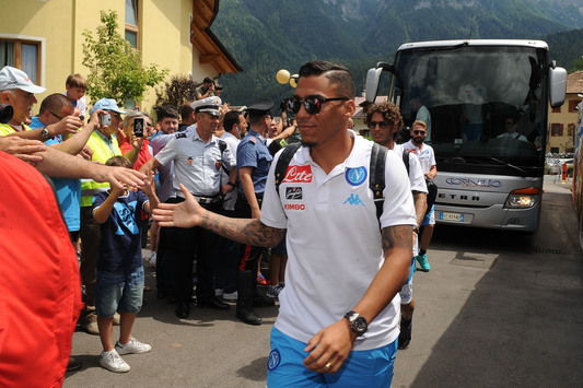 Serie A. Napoli a ajuns la Dimaro Folgarida, pentru primul cantonament. Vlad Chiricheș lipsește din lot. Există, totuși, un român! / GALERIE FOTO & VIDEO