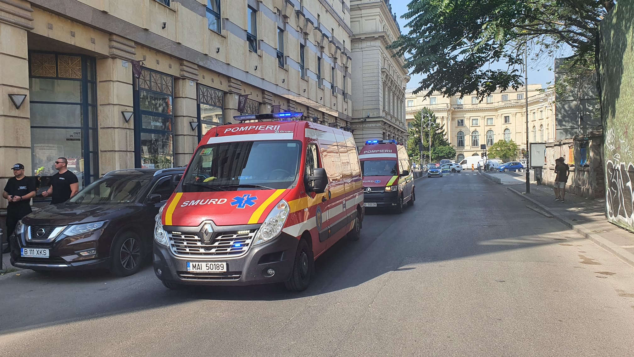 Un muncitor a murit în timp ce lucra într-un canal lângă Biblioteca Centrală Universitară din București. Bărbatul, surprins de un incendiu