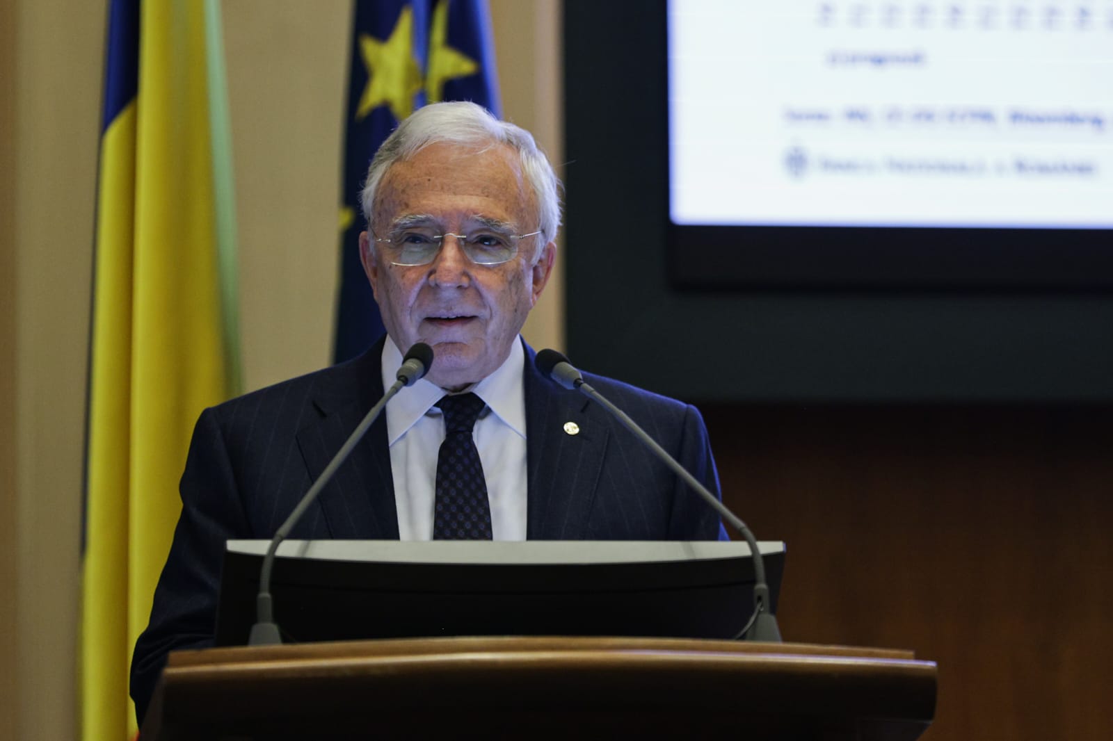 Mugur Isărescu, despre „ordonanța trenuleț”: Dacă nu era adoptată, „deficitul se ducea spre 10%”