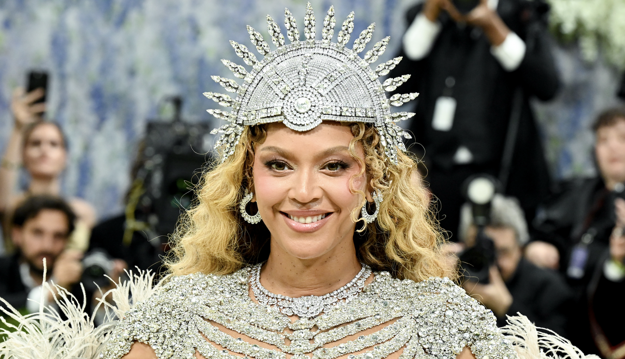 Beyoncé kristályokkal kirakott pucérruhája láttán elakad a szavad, 10 ...