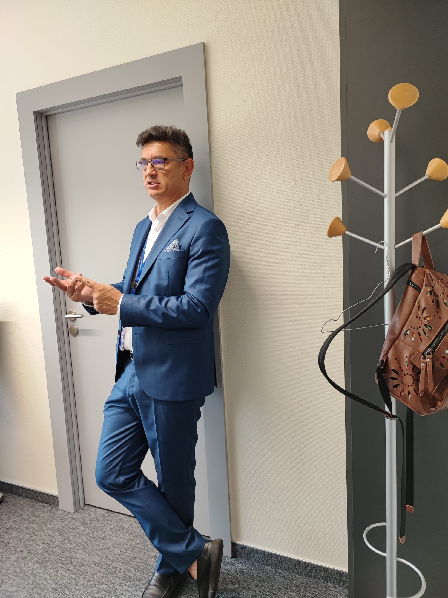 Corespondență de la Strasbourg | Prima zi a noului Parlament European. Șoșoacă, „virusul suveranist”, insistă să fie văzută. Românii, prinși între negocierile pentru funcții și excentricitatea moștenită de acasă