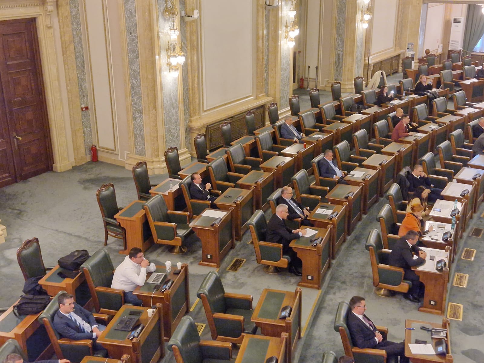 Senatul a aprobat ridicarea imunității lui Florin Cîțu pentru a fi anchetat în dosarul vaccinurilor. Ciucă cere o demisie „de onoare” din grupul parlamentar, Cîțu respinge