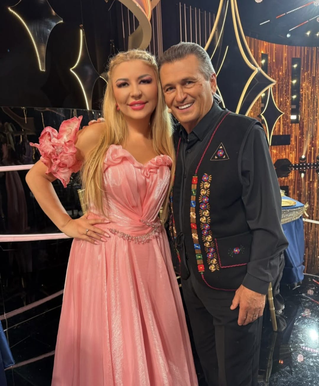Lorenna, moment viral la „Revelionul cel mai nebun” de pe Antena 1: „Ia tigaia, na tigaia”. De ce nu va fi alături de părinții ei de Crăciun