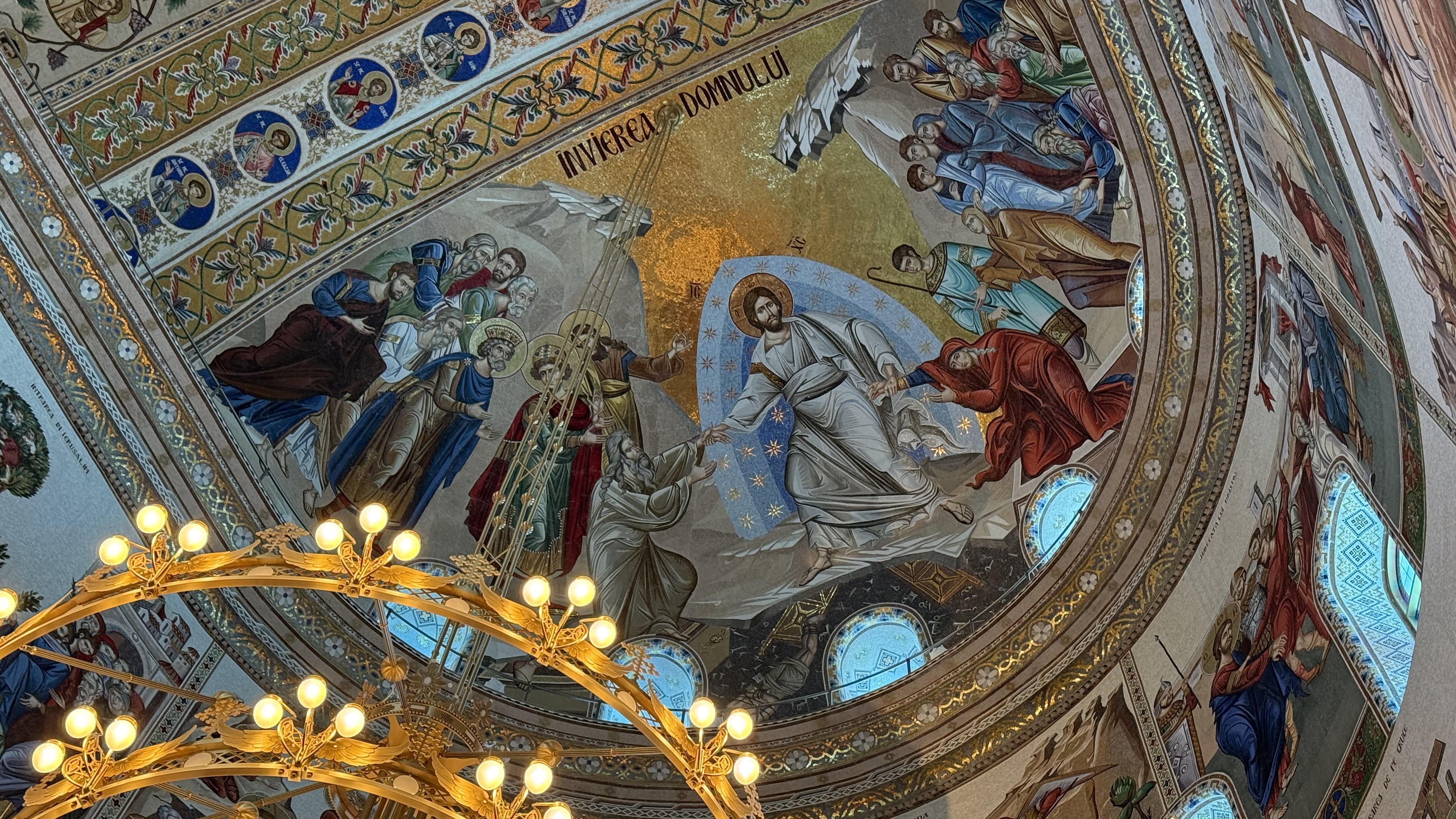 A doua zi de Crăciun la Catedrala Națională. Mii de credincioși au venit din țară și din străinătate să viziteze cea mai mare biserică ortodoxă din lume
