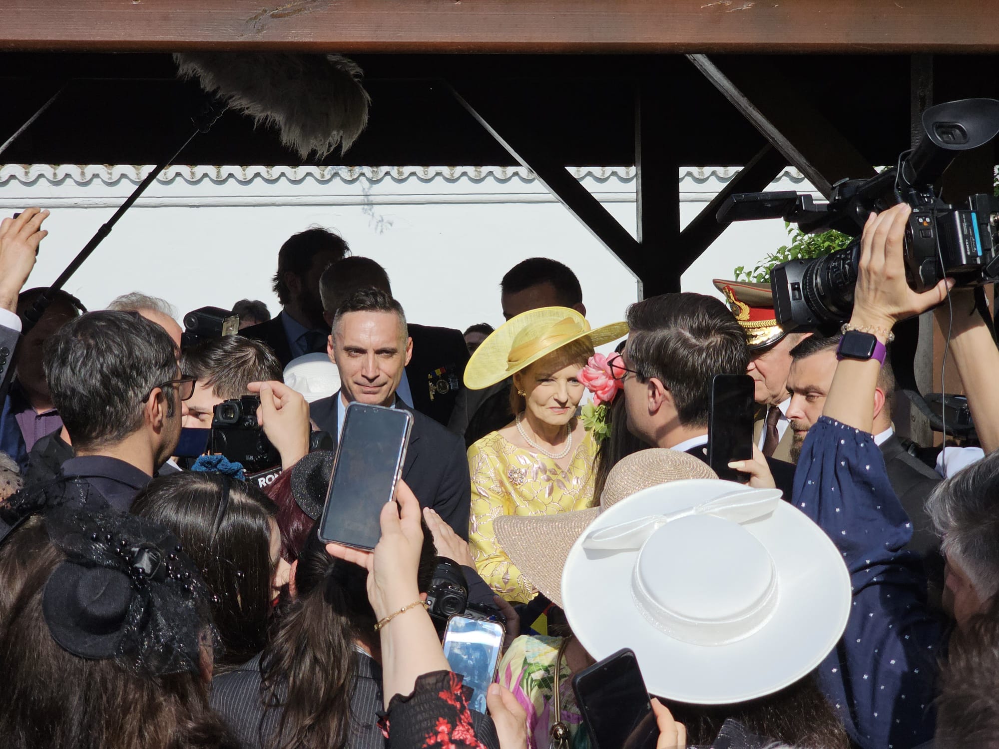 Câteva mii de invitați, inclusiv politicieni, au celebrat Ziua Regalității, pe 10 mai, printr-un Garden Party la Palatul Elisabeta | VIDEO