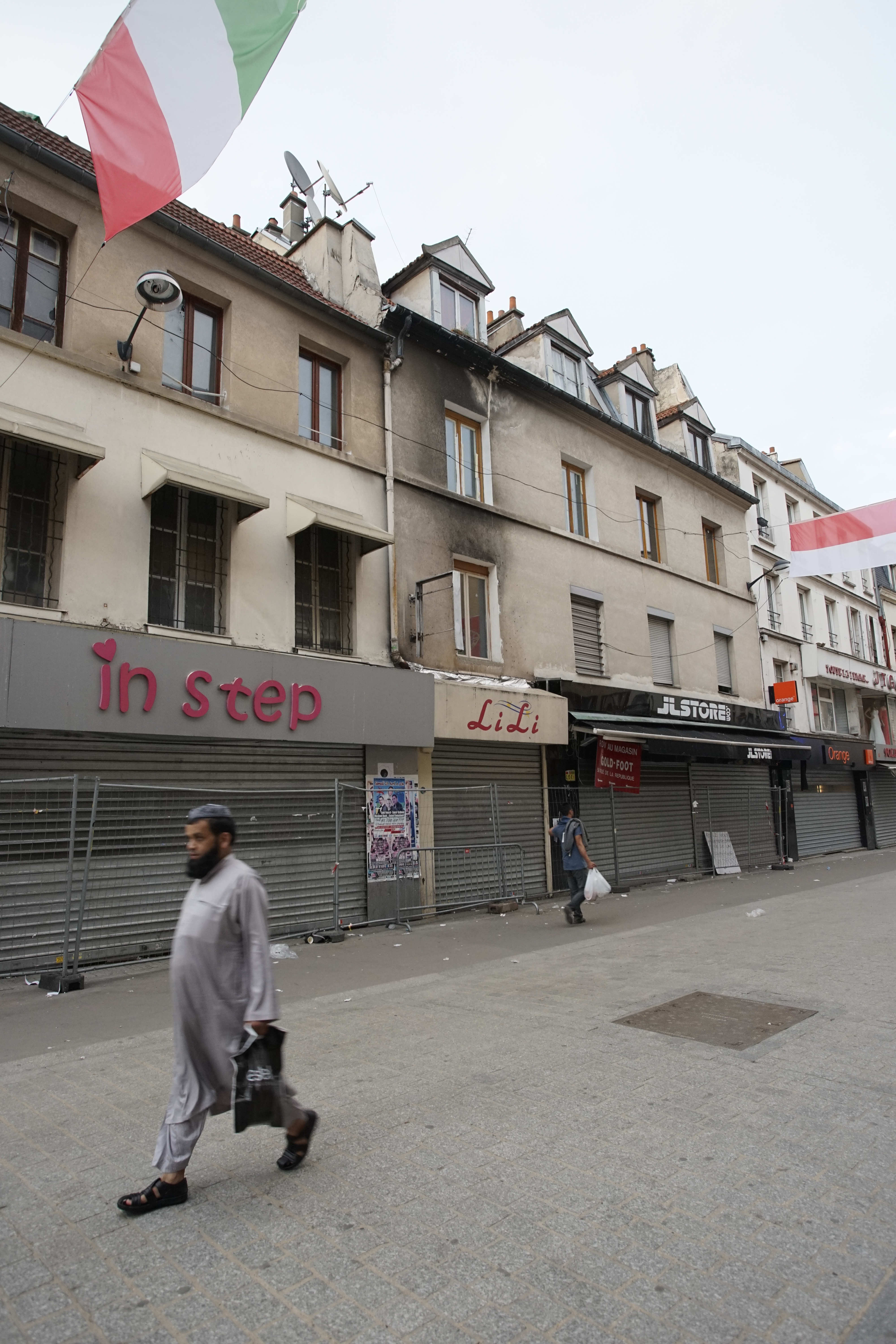 Euro 2016. Reportaj din infernul de la Saint-Denis. Vineri jucăm aici, pe Stade de France, cu gazdele! ”Explodează câte o bombă la două săptămâni și se trage cu Kalașnikovul” EXCLUSIV&FOTO