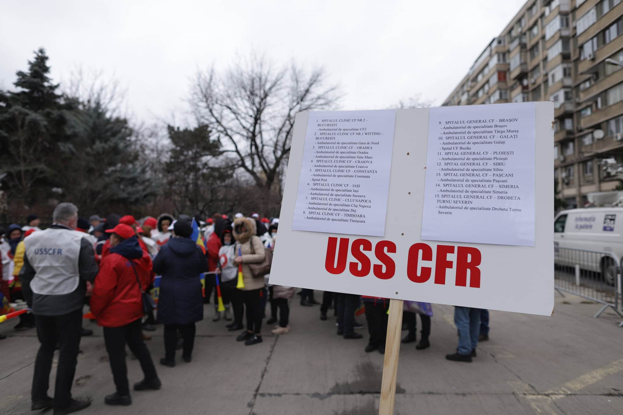 Protest Sanitas la Ministerul Transporturilor. Angajații se tem că Grindeanu va renunţa la spitalele din subordine