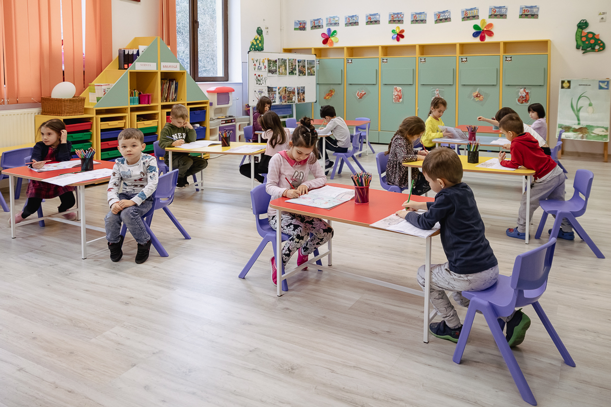 REPORTAJ. O tânără din București învață mii de copii și profesori ce trebuie să facă în caz de cutremur și cum să ofere primul ajutor. „Incendiul din Colectiv mi-a schimbat viața”