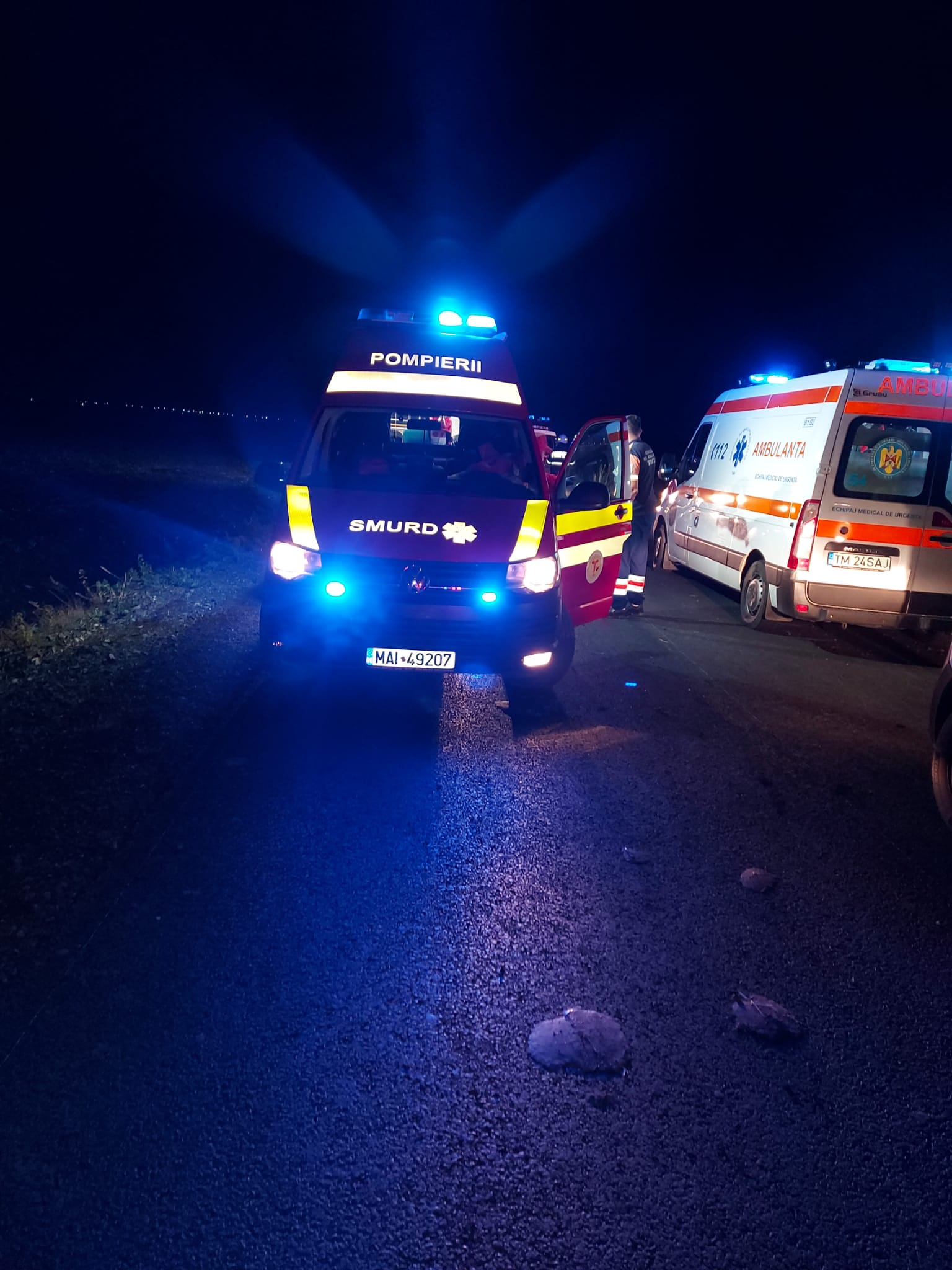 O mașină cu migranți s-a răsturnat în Timiș. Doi oameni au murit, 10 au fost răniți, șoferul e căutat