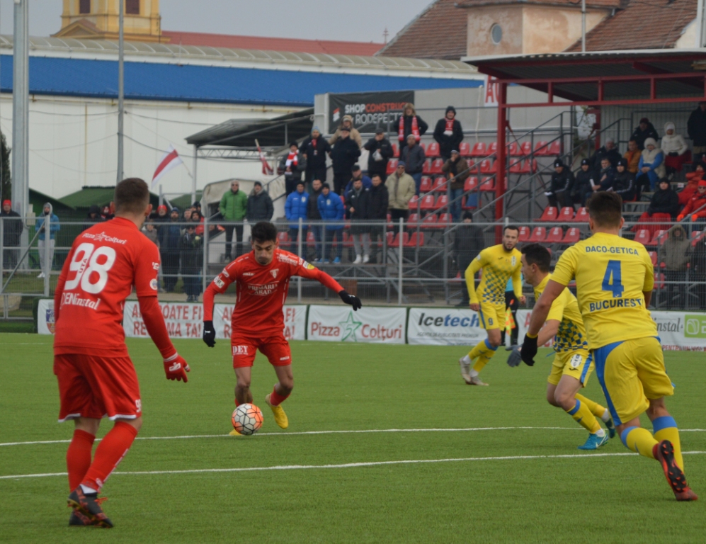 Ionuț Popa a sărit la arbitrul Cristian Codrea. Recent, ”Popică” și-a alergat un jucător / GALERIE FOTO