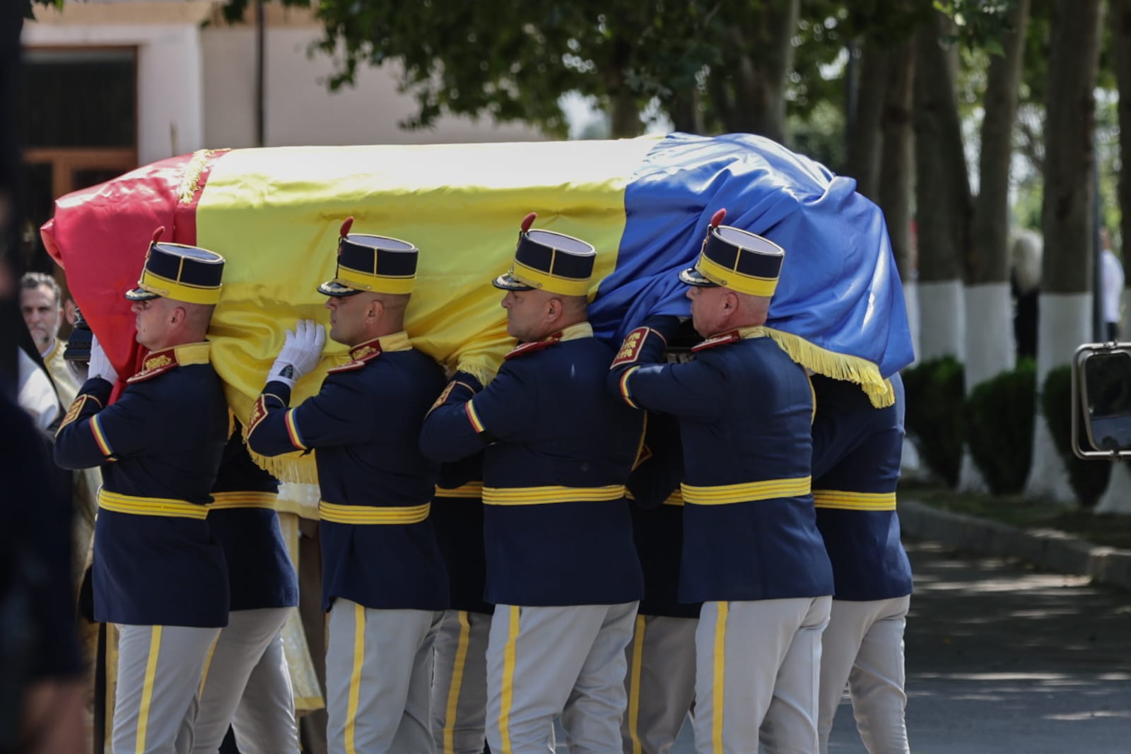 Înmormântare Ion Iliescu. Imnul a fost intonat pentru ultima dată pentru fostul președinte la Cimitirul Ghencea III