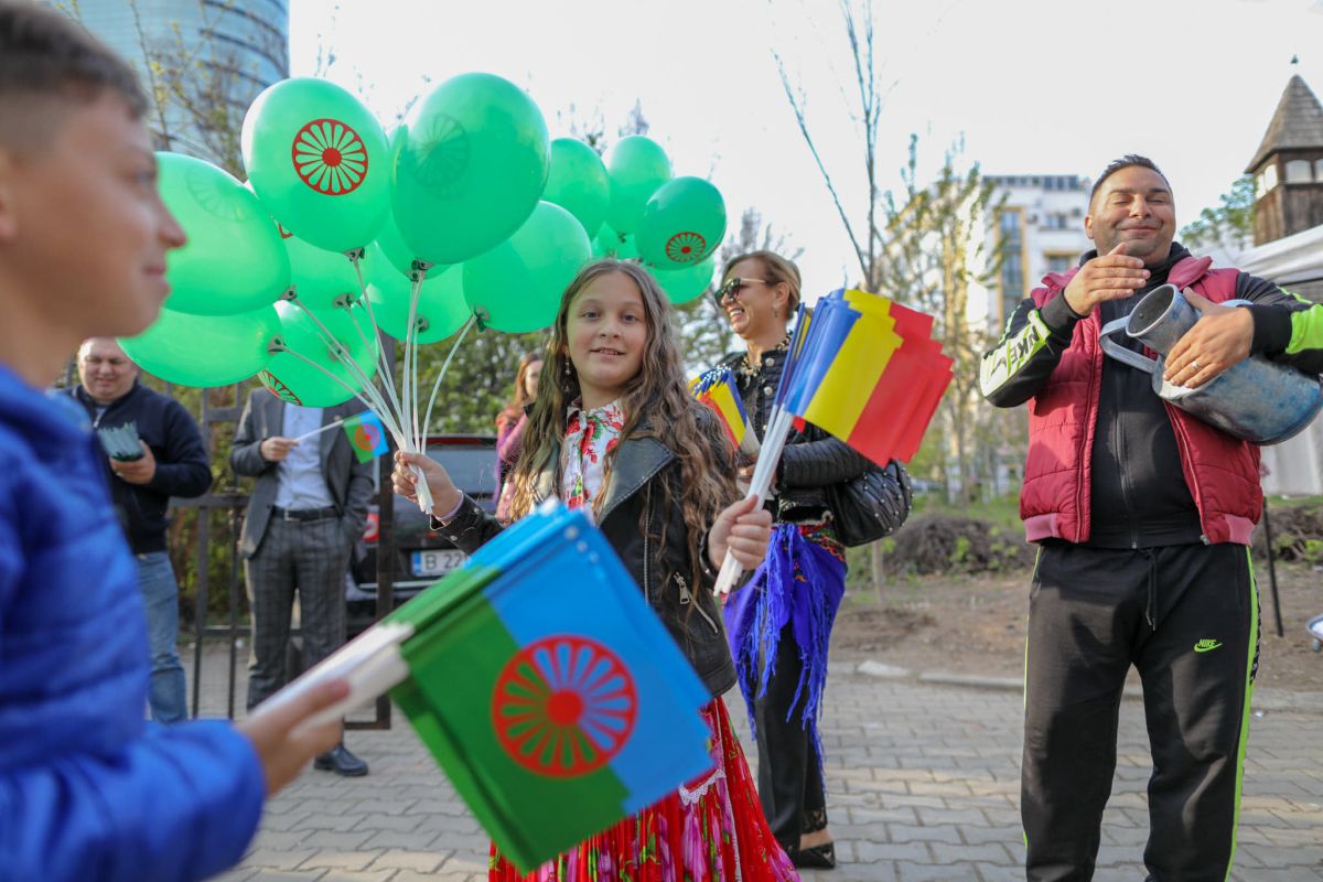 FOTO | Ziua Romilor marcată în acest weekend în București printr-un marș pentru combaterea rasismului și ateliere meșteșugărești