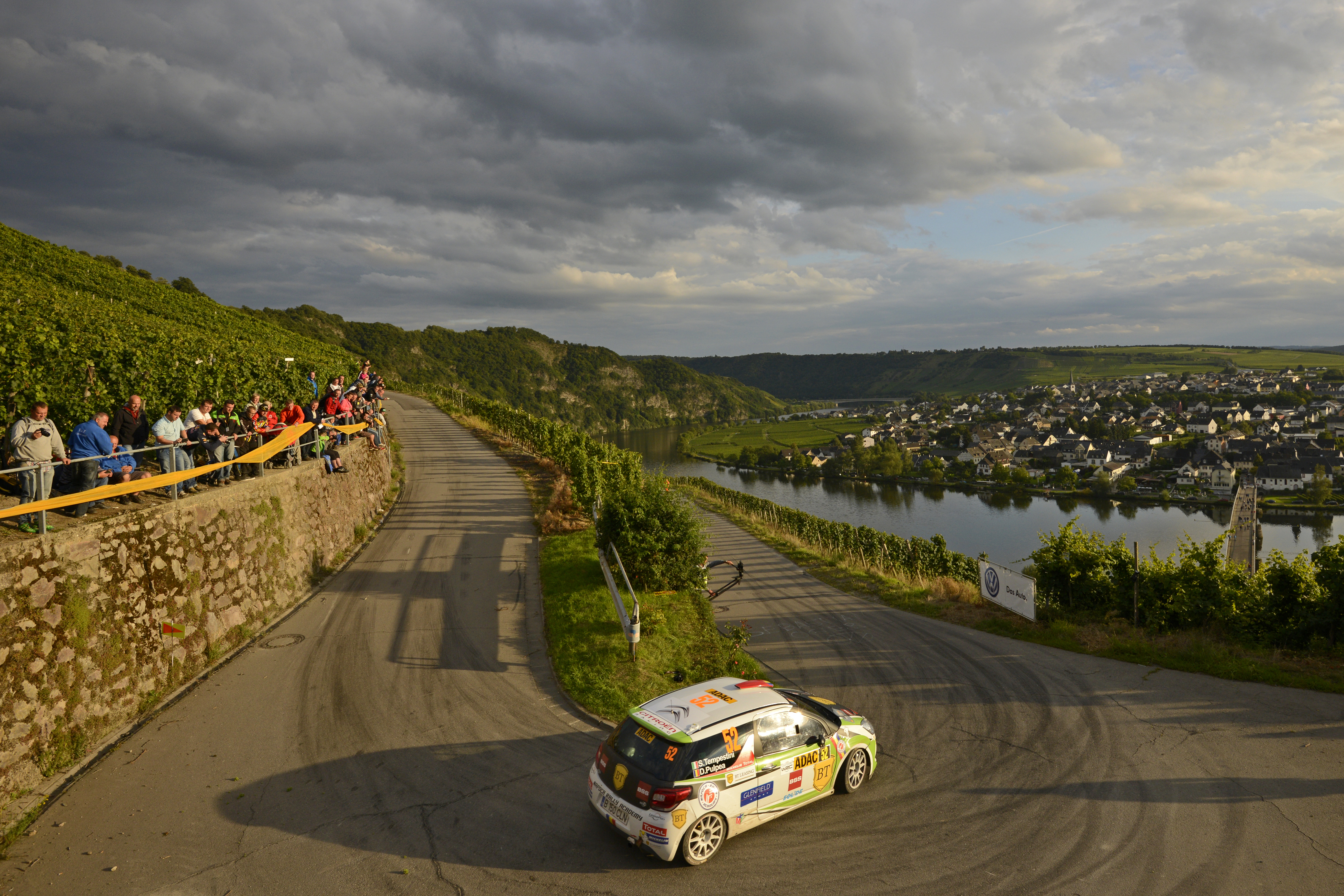 GALERIE FOTO / Simone Tempestini se luptă cu Sebastian Loeb, în Franţa
