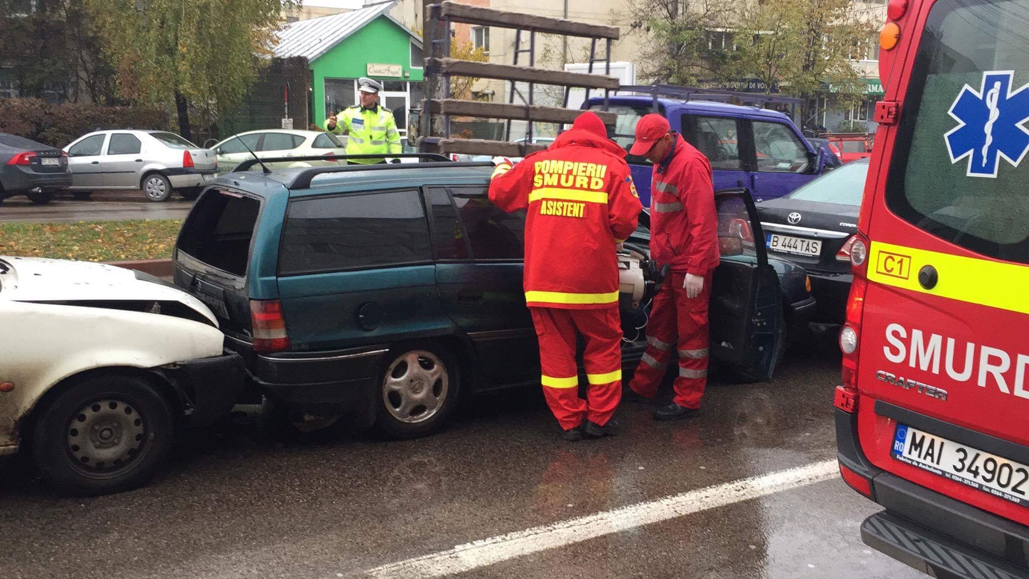 Un tânăr drogat și fără permis a furat o mașină și a provocat un accident
