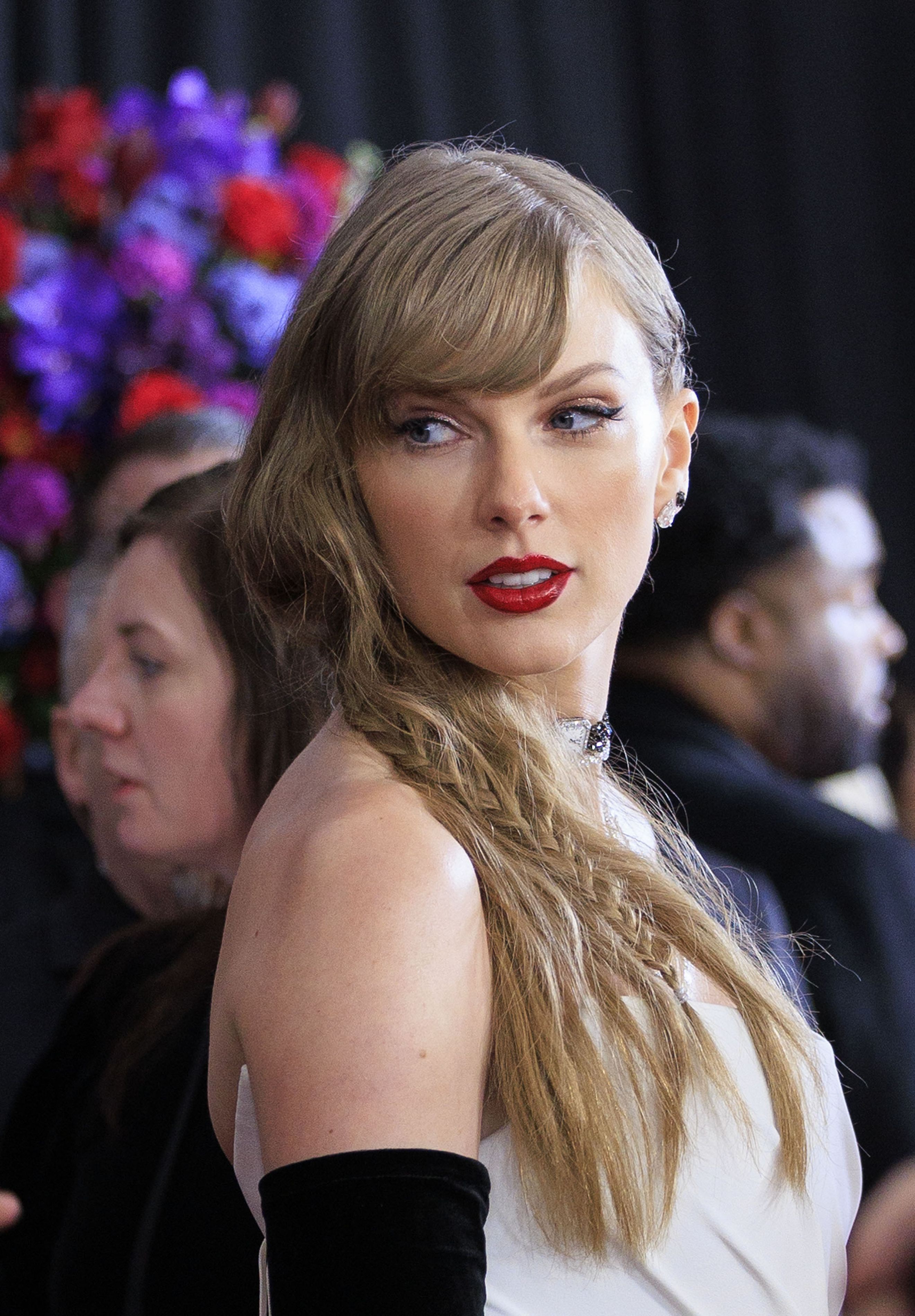 Noul album al lui Taylor Swift a doborât recordul de audiență într-o singură zi. Are o piesă despre fostul iubit