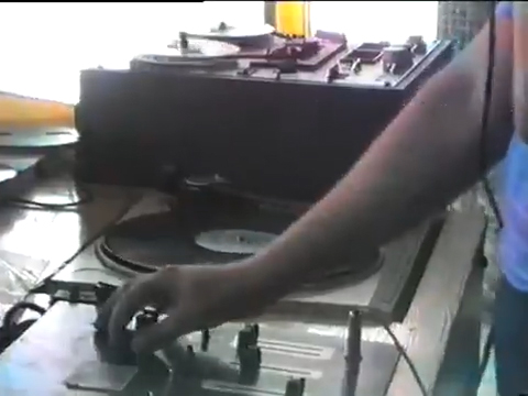 Sunt din „generația Untold”. Cum am văzut un film despre discotecile comuniste și cozile la alimente