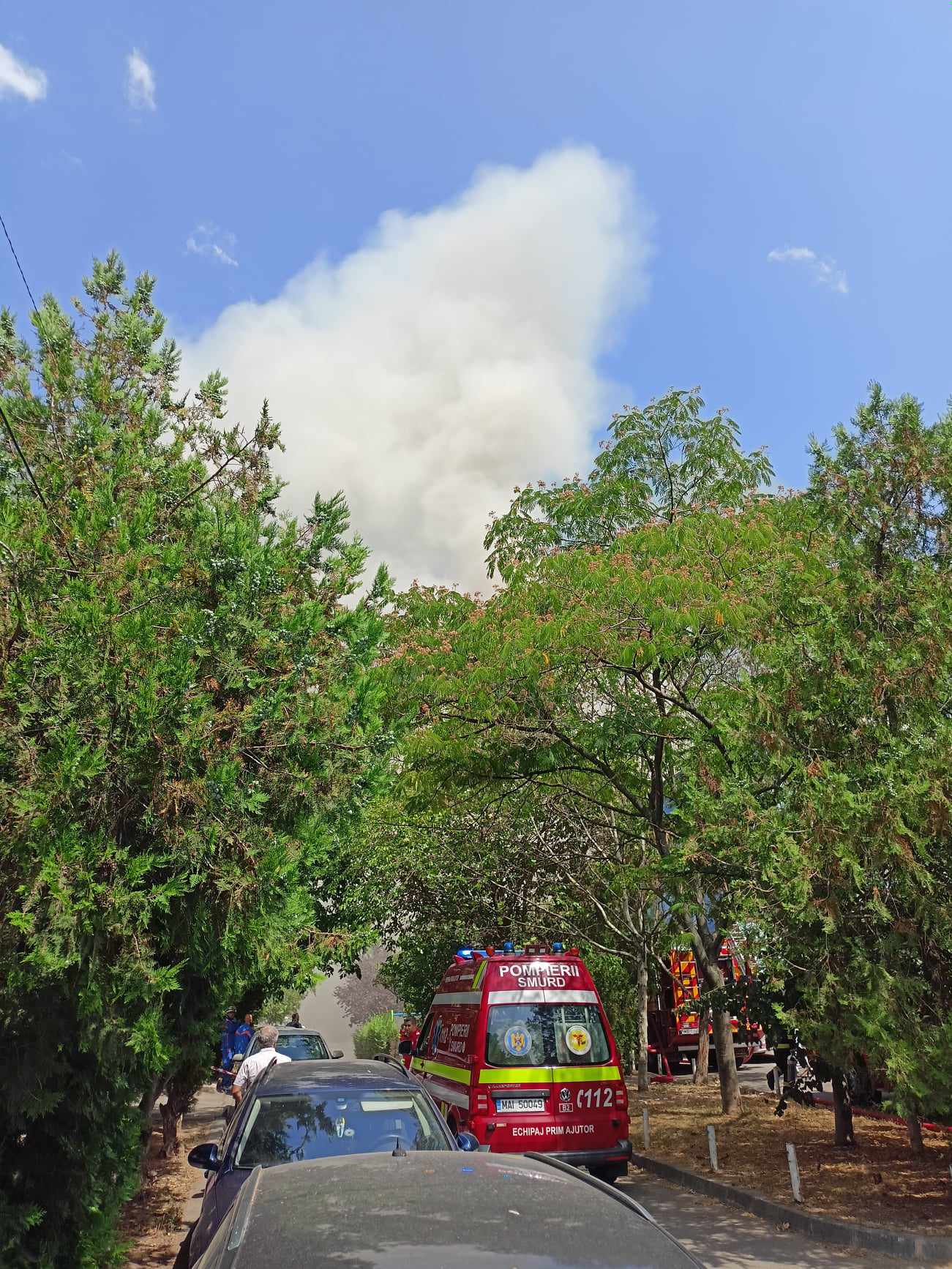 Incendiu în București. Trei case din zona Piața Muncii au fost cuprinse de flăcări