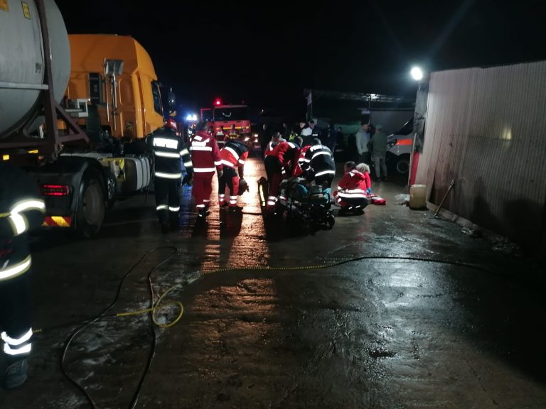 Un bărbat din Ploiești a leșinat într-o cisternă pe care o curăța. El a fost dus la spital