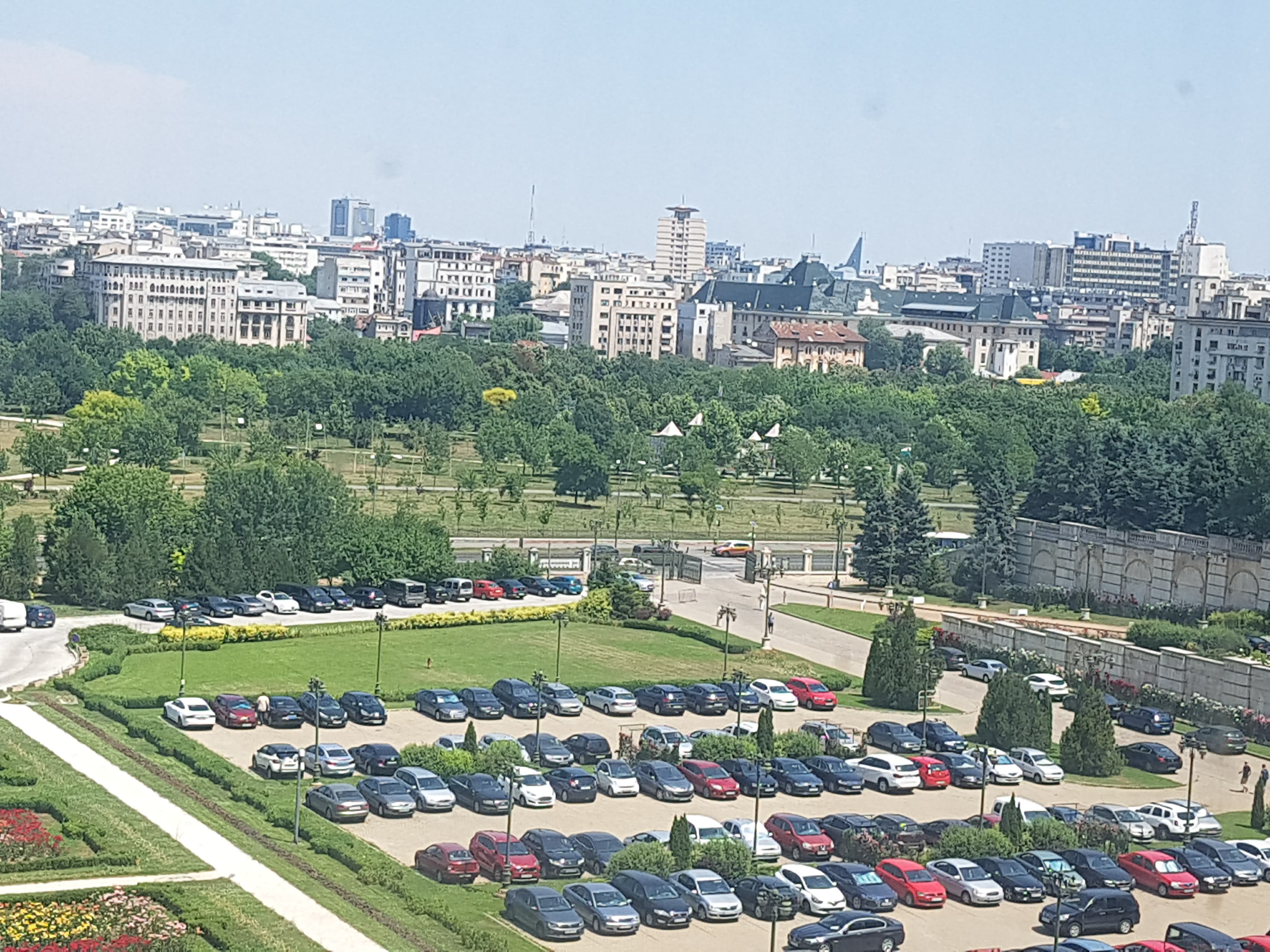VIDEO. Parlamentarii și invitații acestora vor putea folosi parcarea Casei Poporului la mitingul de sâmbătă al PSD / GALERIE FOTO