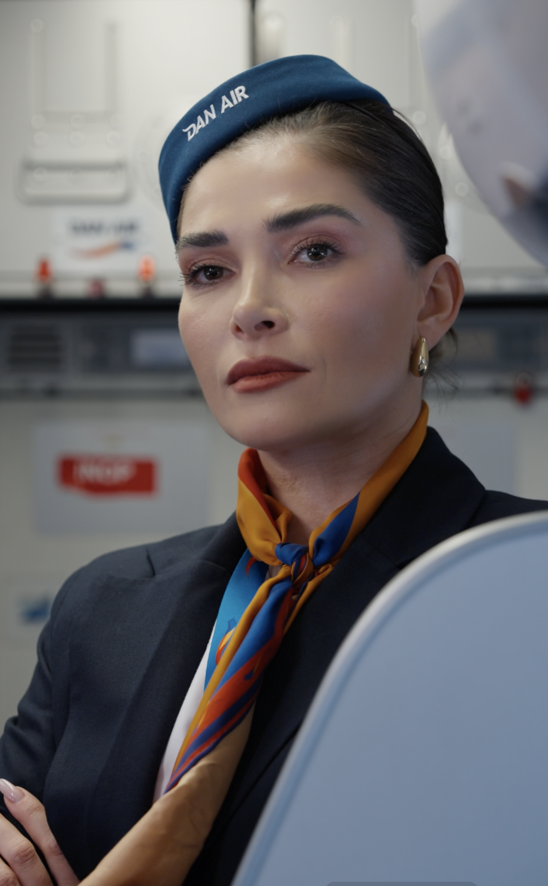 Avion transformat în platou de filmare pentru primul serial românesc „vertical drama”. Anca Dinicu, Alina Pușcaș și Denis Hanganu fac parte din distribuție
