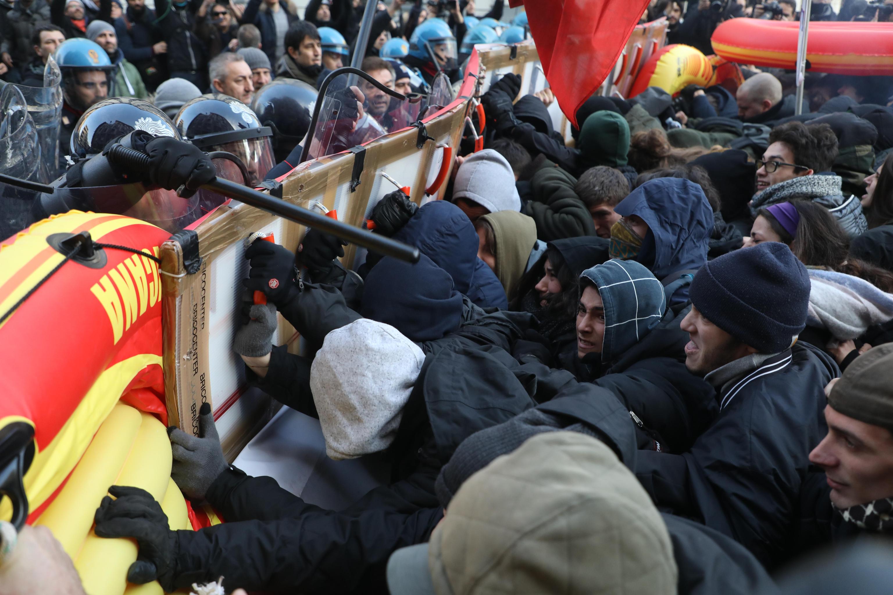 FOTO | Violențe în Italia înainte alegerile parlamentare