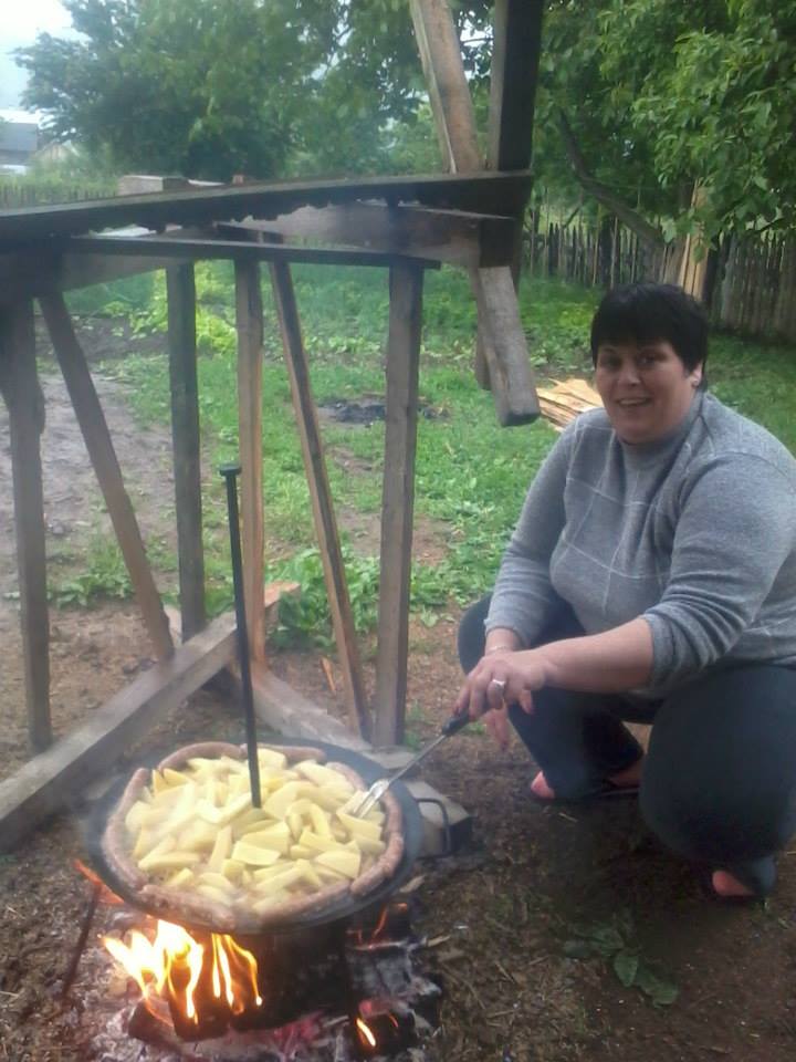Femei criminale în serie din România (V). Ucigaşele de copii: Crina Geantă, femeia  care omora doar ca să-i lase pe părinți cu „mâna la inimă”, şi Lina Crăciun, mama care ascundea bebeluşii sufocați în podul blocului