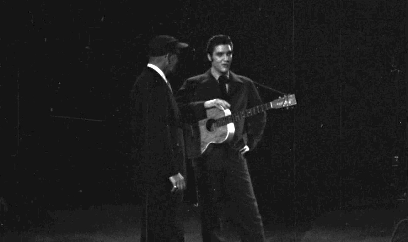Imagini video necunoscute cu Elvis Presley, apărute după aproape 70 de ani. Filmare din 1956, când a înregistrat o melodie celebră