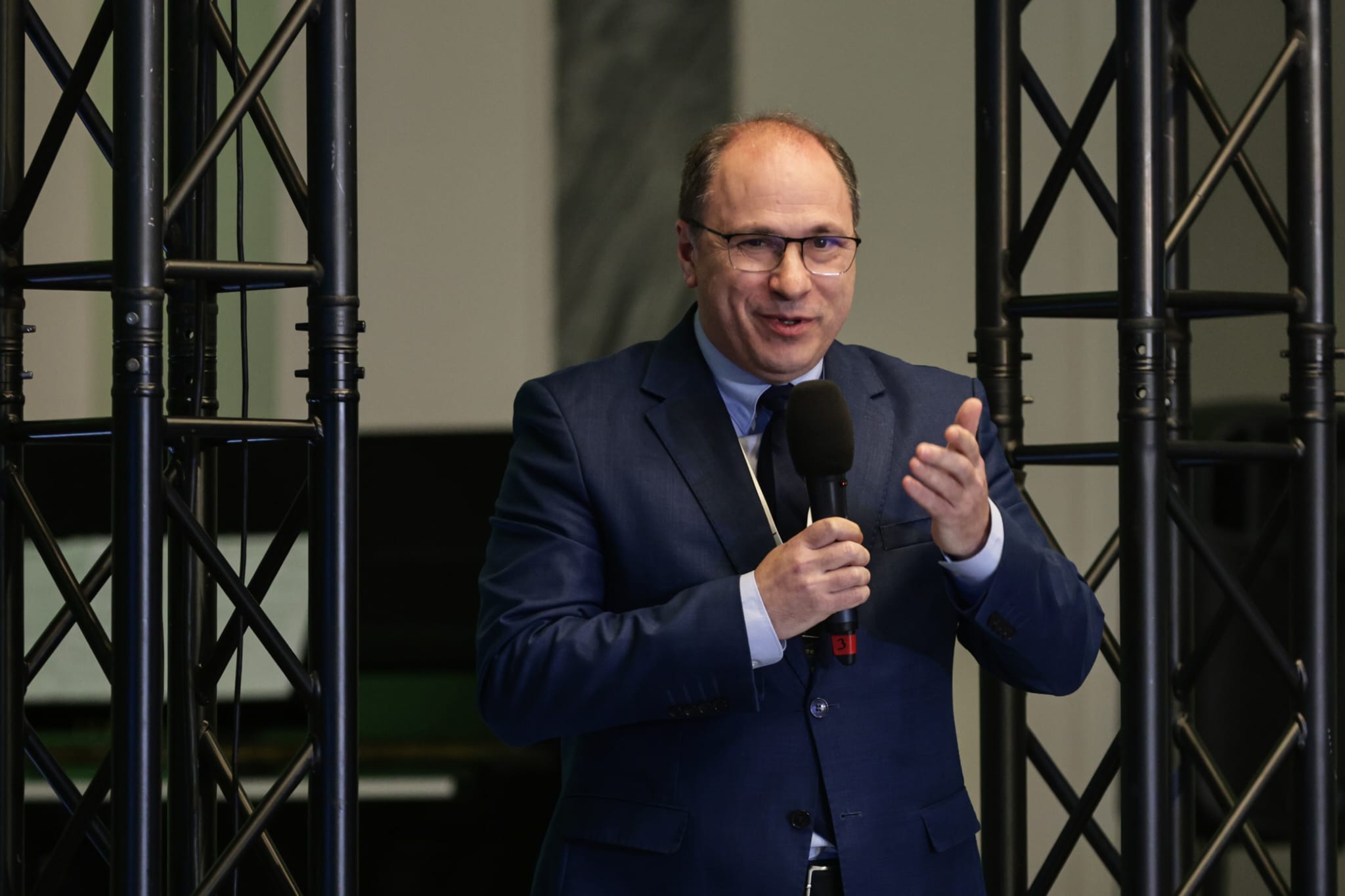 Gala MERITO 2026. Ce a spus ministrul Mihai Dimian despre secretarul de stat Sorin Ion, de toată sala a izbucnit în hohote de râs