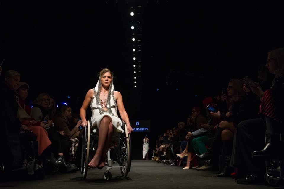 Povestea impresionantă a unei românce, model în Italia. Roxana Dobrică a ajuns campioană la handbike, după ce a paralizat complet| FOTO