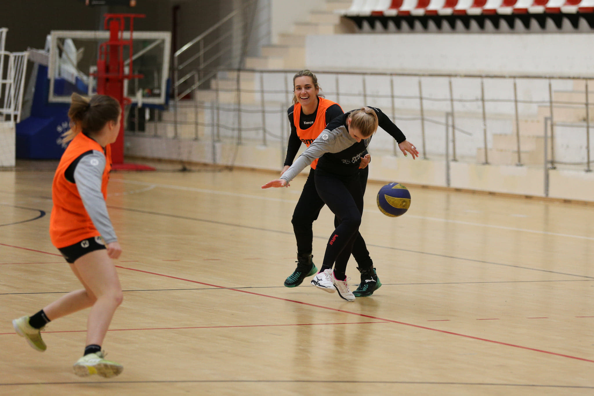 FOTO | CSM București a ratat calificarea în Final Four-ul Ligii Campionilor la handbal feminin. Două eșecuri cu Metz