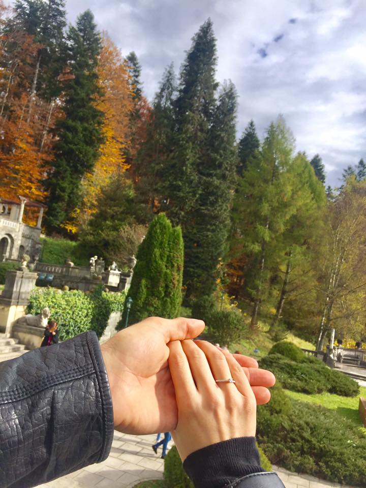 Javier Humet s-a logodit. Handbalistul spaniol care vrea să joace pentru România se iubește de patru ani cu Aida